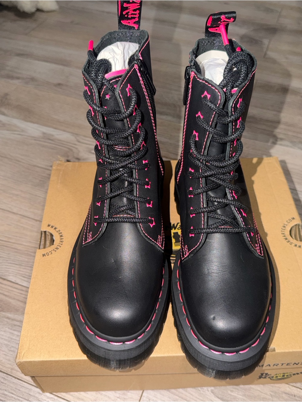 Dr. Martens Jadon II Neon Star Platform Boots Women’s 8 (PRICE IS FIRM)